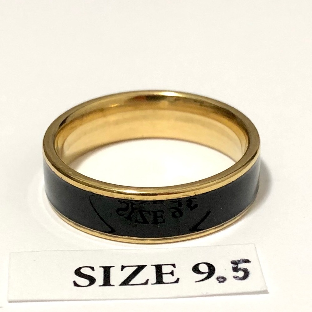 Men’s / Women’s Gold Tone Ring, Size 9.5